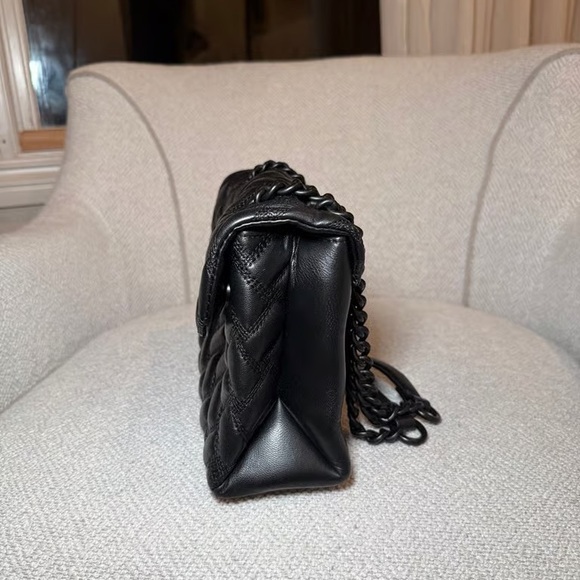 Chic Black Quilted Shoulder Bag - Picture 2 of 6